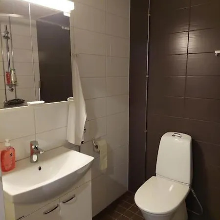 Location In Town Right Next To The Train Station And Free Parking Kotimaailma