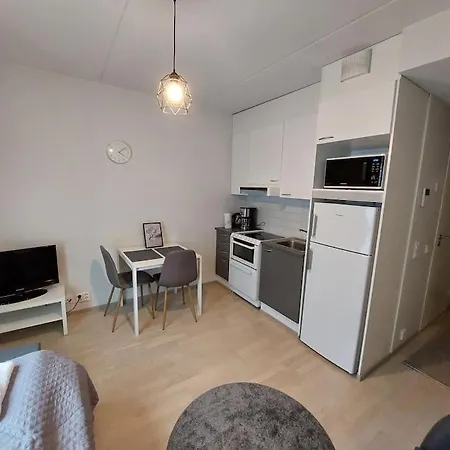 Location In Town Right Next To The Train Station And Free Parking Kotimaailma Appartement