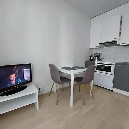 Location In Town Right Next To The Train Station And Free Parking Kotimaailma Apartment