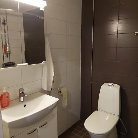 Location In Town Right Next To The Train Station And Free Parking Kotimaailma *