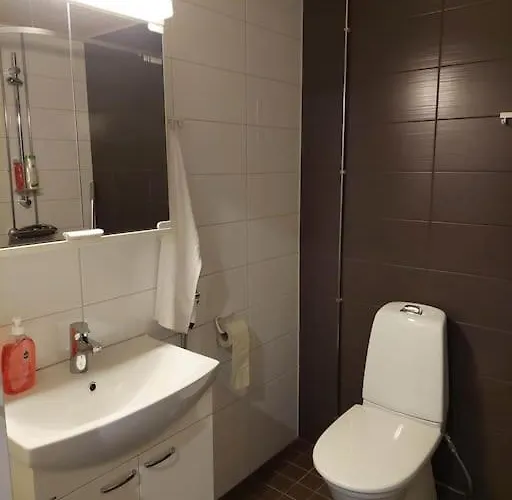 Location In Town Right Next To The Train Station And Free Parking Kotimaailma